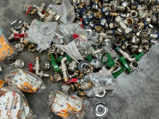 Partij installatiemateriaal sanitair - afbeelding 6 van  8