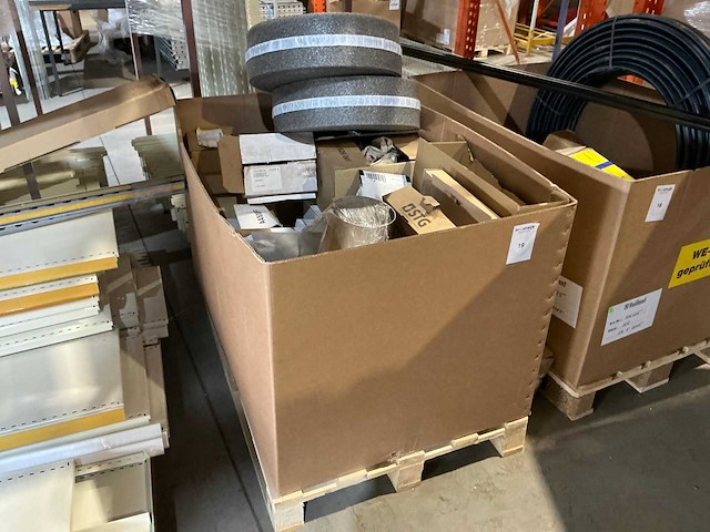 Partij installatiematerialen - afbeelding 1 van  7
