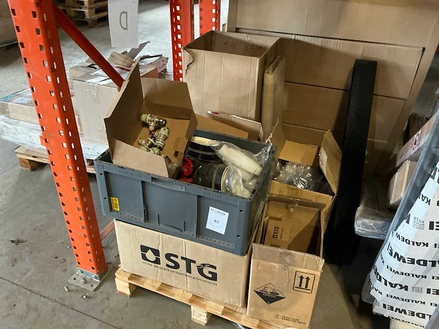 Partij installatiematerialen - afbeelding 1 van  7