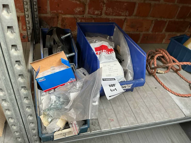 Partij kabelbeschemers en machinevoeten - afbeelding 1 van  5