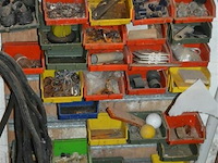 Partij kabels en inhoud rek - afbeelding 2 van  2