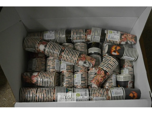 Partij kartonnen bekers - afbeelding 1 van  4