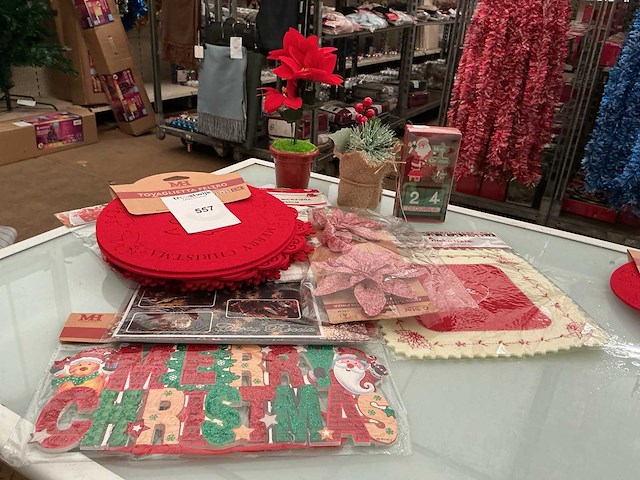 Partij kerstdecoratie. - afbeelding 1 van  1