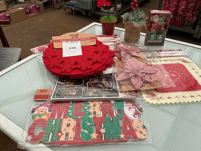 Partij kerstdecoratie. - afbeelding 1 van  1