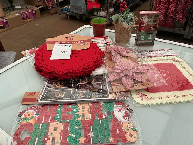 Partij kerstdecoratie. - afbeelding 1 van  1