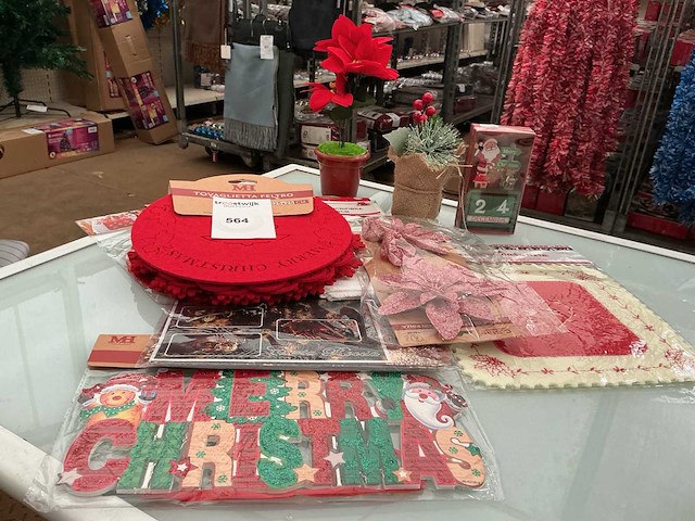 Partij kerstdecoratie. - afbeelding 1 van  1