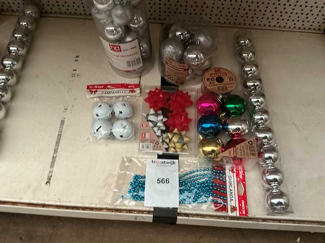 Partij kerstdecoratie. - afbeelding 1 van  1