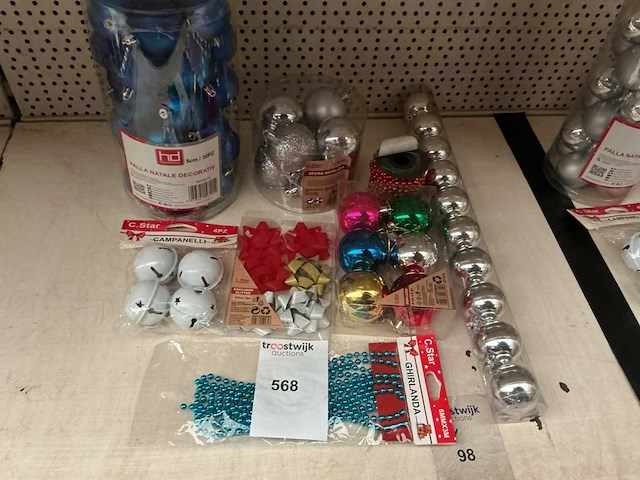 Partij kerstdecoratie. - afbeelding 1 van  1