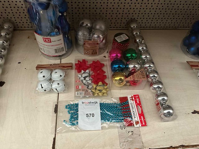 Partij kerstdecoratie. - afbeelding 1 van  1