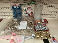 Partij kerstdecoratie. - afbeelding 1 van  1