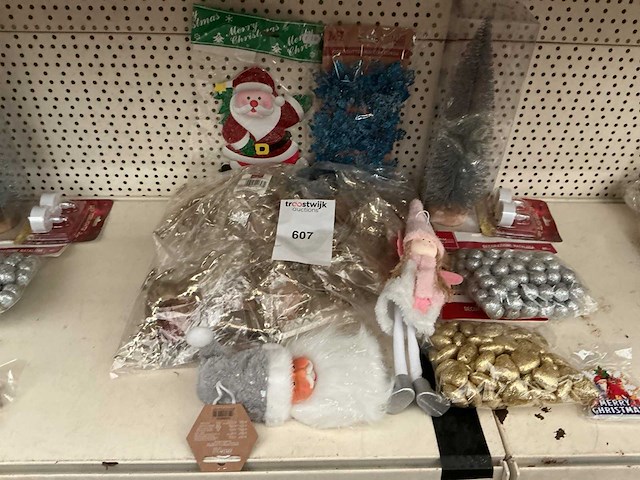 Partij kerstdecoratie. - afbeelding 1 van  1