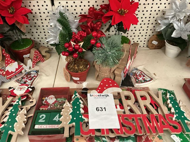 Partij kerstdecoratie. - afbeelding 1 van  1