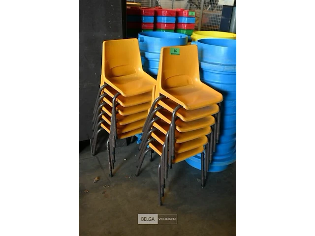 Partij kinderstapelstoelen - afbeelding 1 van  4