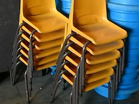 Partij kinderstapelstoelen - afbeelding 1 van  4