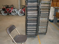 Partij klapstoelen + 2 metalen karren