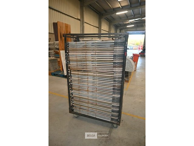 Partij klapstoelen + 2 metalen karren - afbeelding 2 van  6