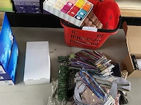 Partij knutsel materiaal - afbeelding 1 van  8