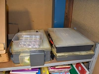Partij knutselgerief w.o. potloden, verf, papier, kralen, enz - afbeelding 2 van  15