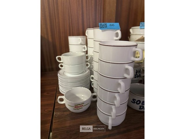 Partij koffie kopjes en schotel - afbeelding 2 van  3