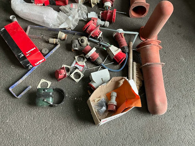 Partij krachtstroom-installatiemateriaal - afbeelding 2 van  8