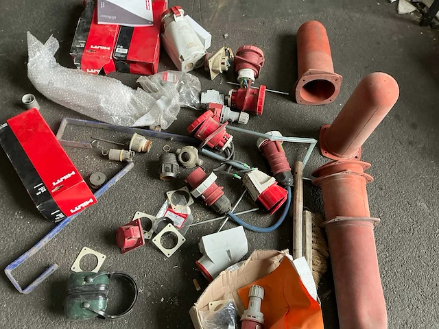 Partij krachtstroom-installatiemateriaal - afbeelding 3 van  8