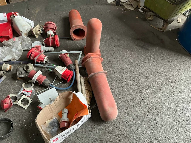 Partij krachtstroom-installatiemateriaal - afbeelding 7 van  8