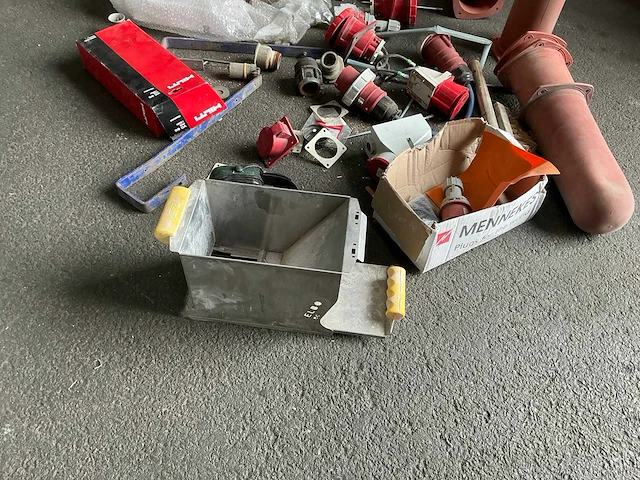 Partij krachtstroom-installatiemateriaal - afbeelding 8 van  8