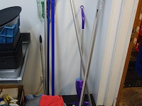 Partij kuisgereedschap + producten - afbeelding 1 van  4