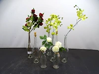 Partij kunstbloemen in fles