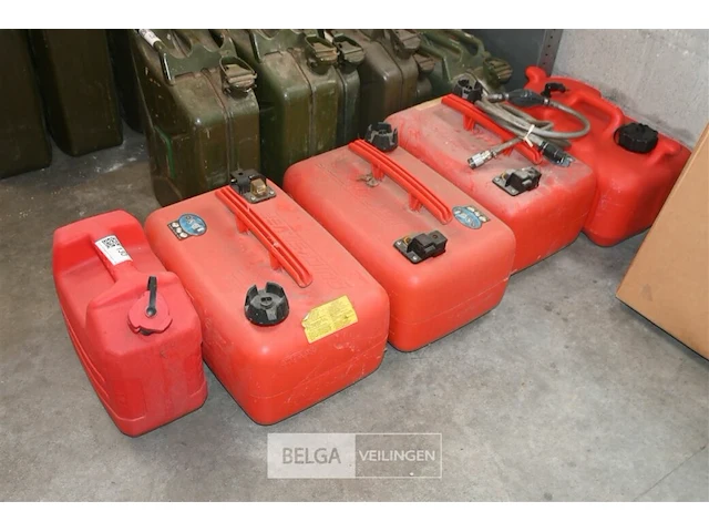 Partij kunststof brandstoftanks - afbeelding 1 van  5