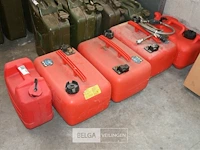 Partij kunststof brandstoftanks - afbeelding 1 van  5