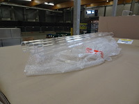 Partij kunststof dispensers - afbeelding 1 van  4