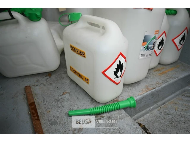 Partij kunststof jerrycans - afbeelding 2 van  6