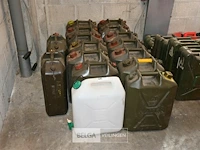 Partij kunststof jerrycans - afbeelding 1 van  4