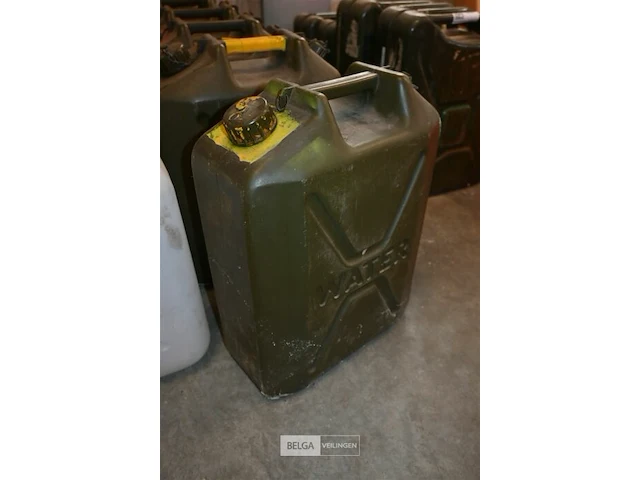 Partij kunststof jerrycans - afbeelding 3 van  4