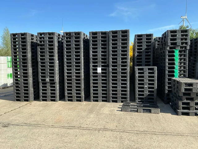 Partij kunststof pallets (810x) - afbeelding 2 van  3