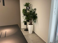 Partij kunststof planten met decoratieve pot