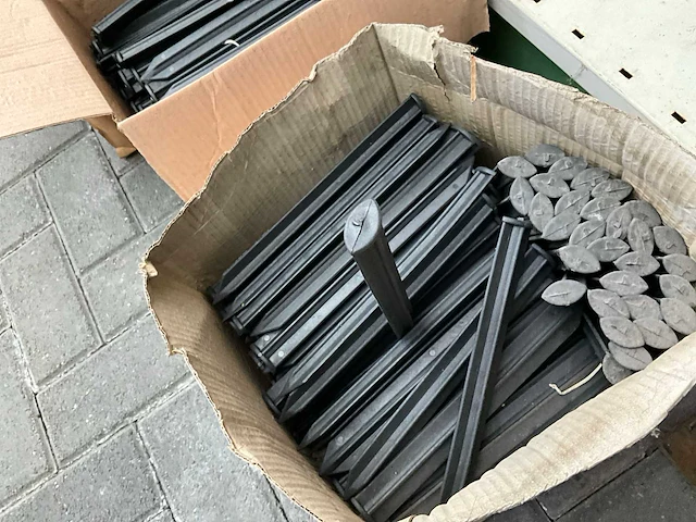 Partij kunststof randprofielen + kunststof nagels - afbeelding 7 van  25