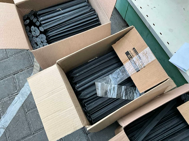Partij kunststof randprofielen + kunststof nagels - afbeelding 9 van  25