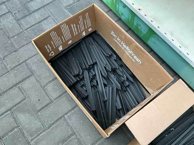 Partij kunststof randprofielen + kunststof nagels - afbeelding 11 van  25