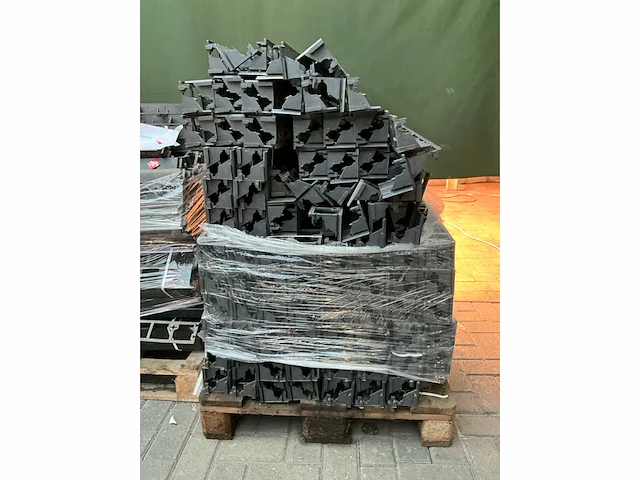 Partij kunststof randprofielen + kunststof nagels - afbeelding 17 van  25