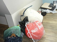 Partij kussens en kleerhangers - afbeelding 1 van  3