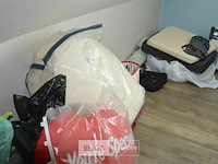 Partij kussens en kleerhangers - afbeelding 3 van  3