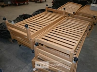 Partij lage houten bedden - afbeelding 2 van  5