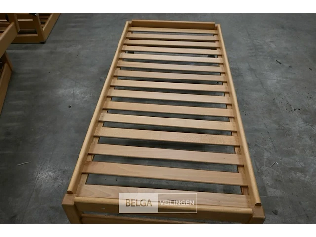 Partij lage houten bedden - afbeelding 5 van  5