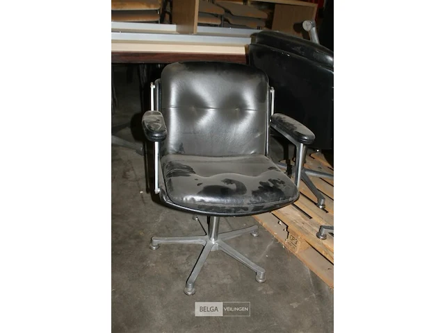 Partij lederen stoelen met armleuning - afbeelding 2 van  5