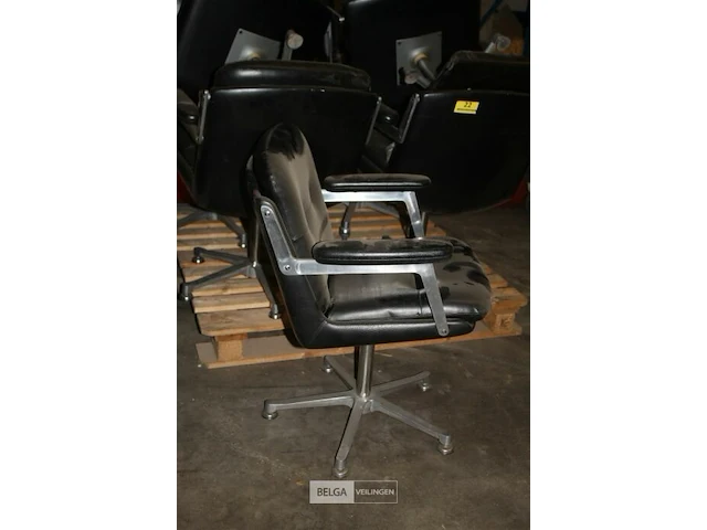 Partij lederen stoelen met armleuning - afbeelding 3 van  5