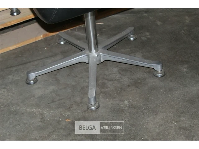 Partij lederen stoelen met armleuning - afbeelding 4 van  5