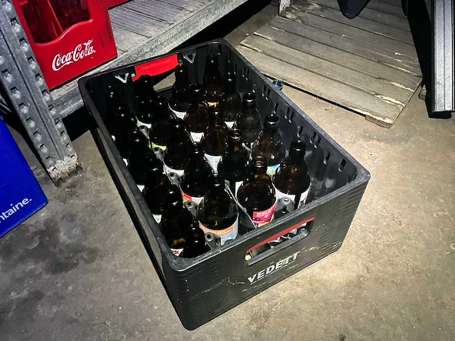 Partij leeggoed frisdranken en bieren - afbeelding 17 van  23