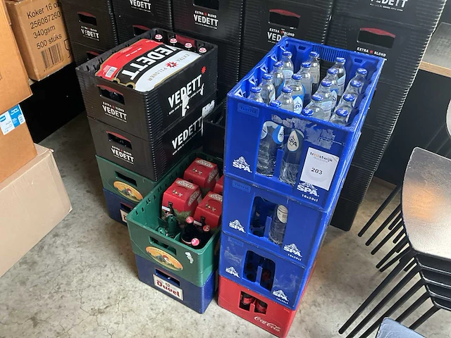 Partij lege bakken - afbeelding 3 van  4